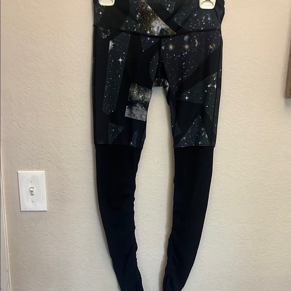 ALO Yoga Goddess Vapor Space Print size S - Picture 1 of 7